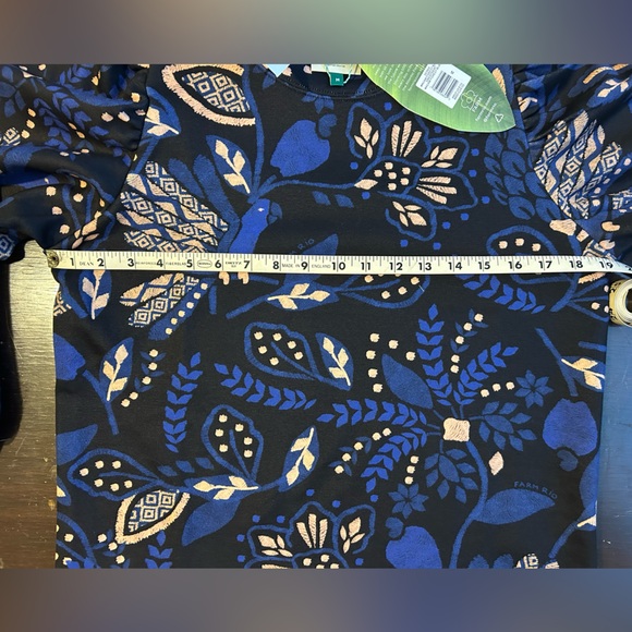 Farm Rio Blue Macaw Forest Sweatshirt 
Size Medium (fits S or XS) - Picture 6 of 9